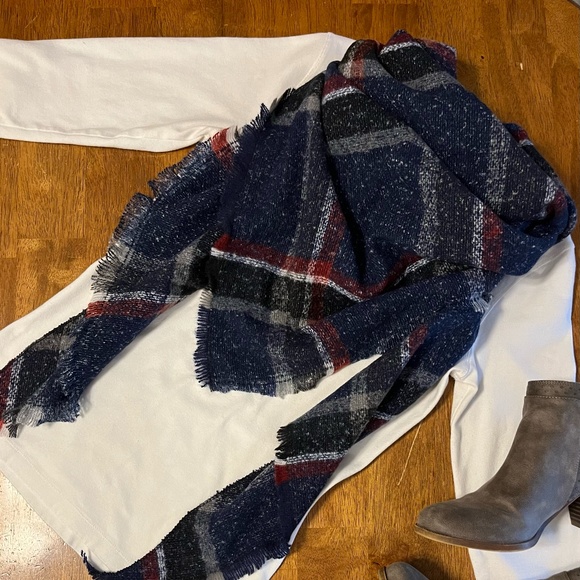NWT Plaid Blanket Scarf Wrap - Picture 2 of 6